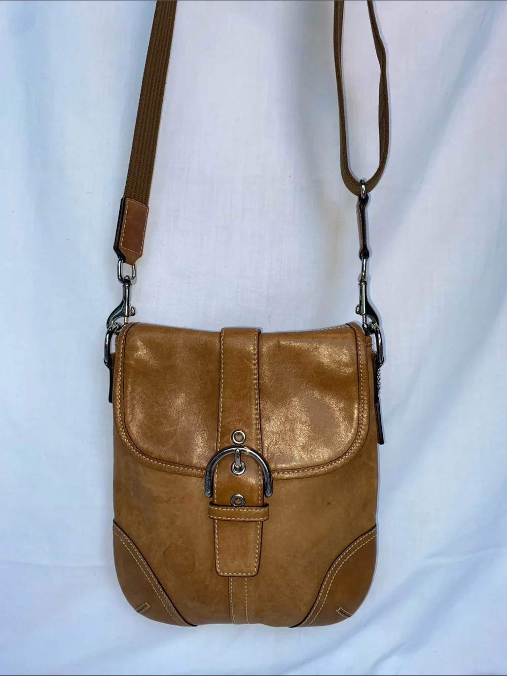 Coach Soho Tan Leather Crossbody Saddlebag Buckle Detail
